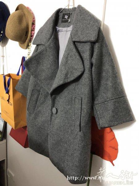 出售大衣 自己穿着太短 穿过两次 无瑕疵 25欧出 完全可以驾驭冬天 加棉的 微信：xier960812