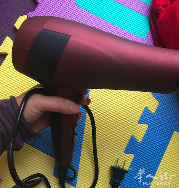 10欧出飞科多档调节冷热风 2000w 吹风机
