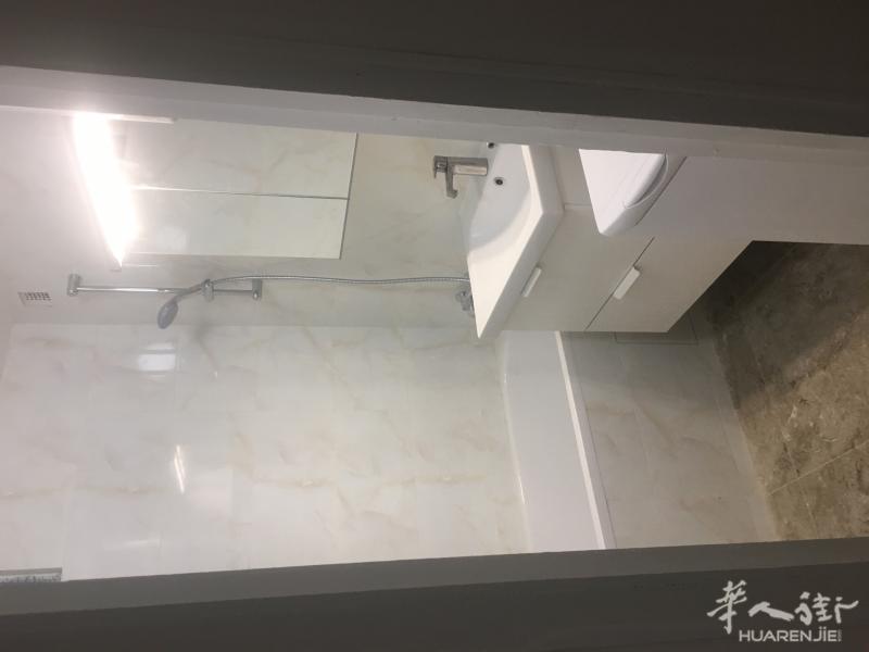 房屋出租, 新装修  四房一厅，80 平米，位子在93 区Bagnolet
