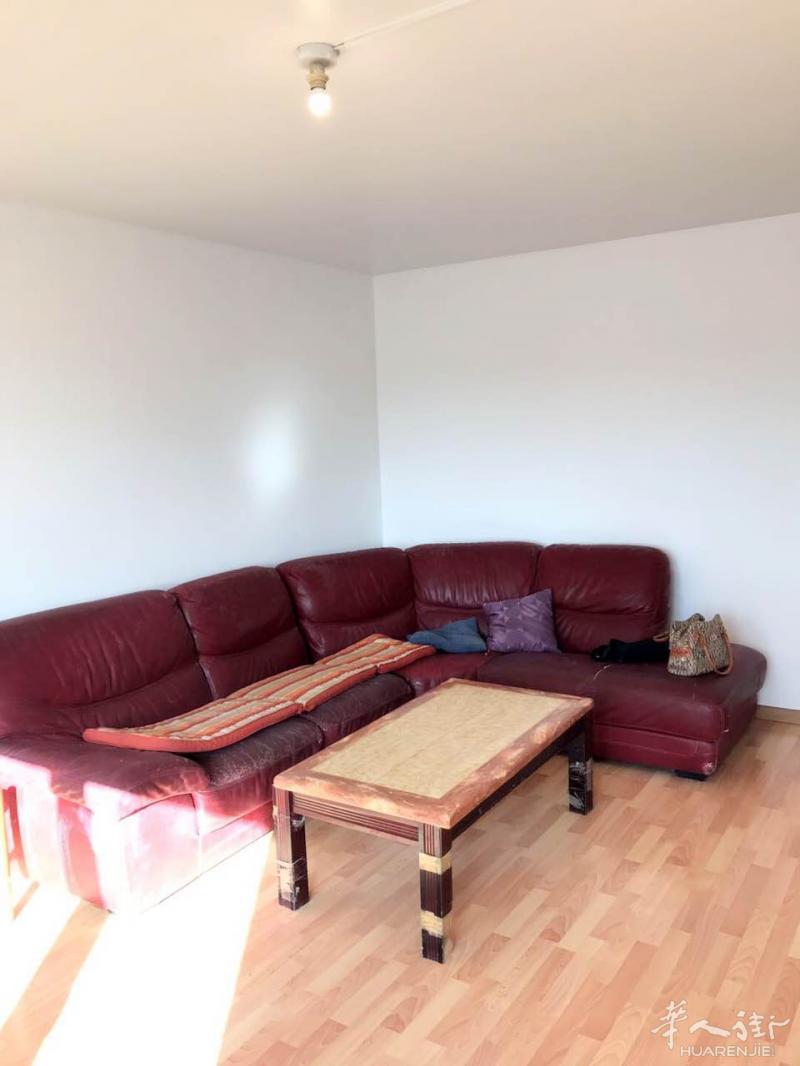 VILLENEUVE LA GARENNE T1旁边