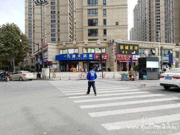 大转角！近地铁口，现在做水果店，租金40万！