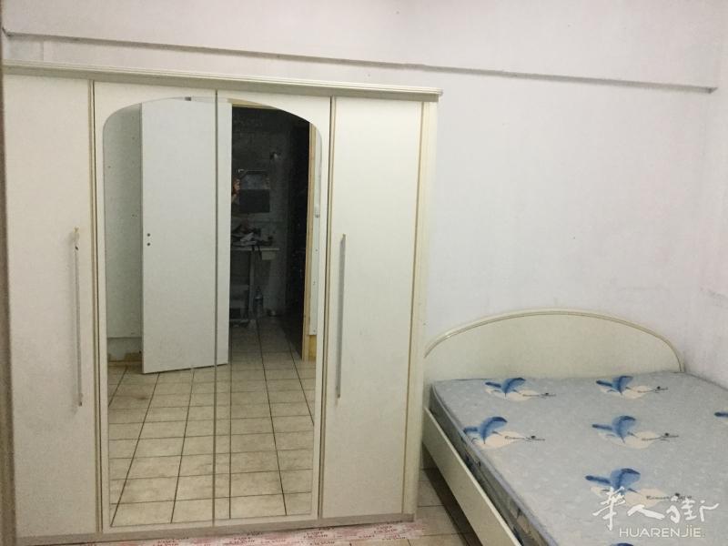 小房间和搭铺