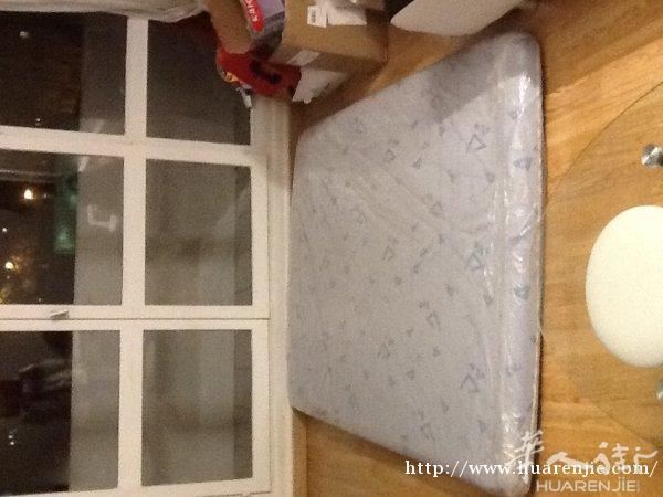 卖双人床垫140X190，€50，小孩床加床垫€80，0751280520