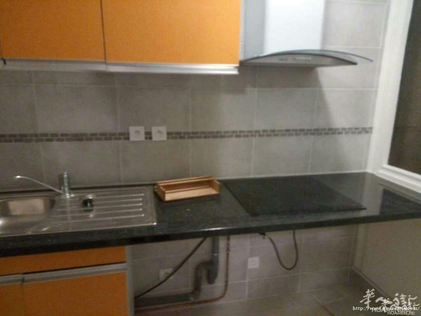 94区-viillejuif家乐福对面3分钟7号蓝线30平studio+阳台+ (带家具)租750 €