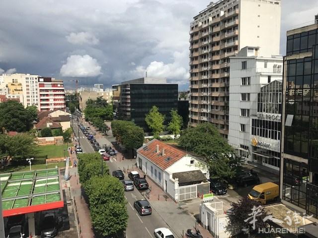 13 号线 vanves 安全方便  出地铁2分钟即到家 gare montparnasse只要地铁5分钟