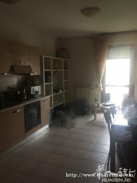 Via Roma 300多号银行 转让一房一厅一仓库一厕所
