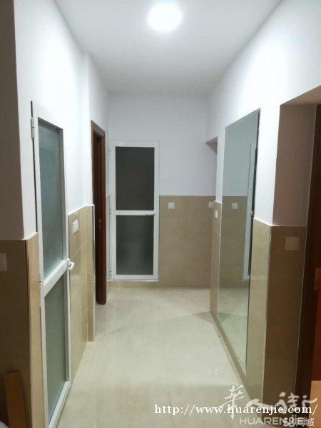 usera 近地铁口有大房间出租