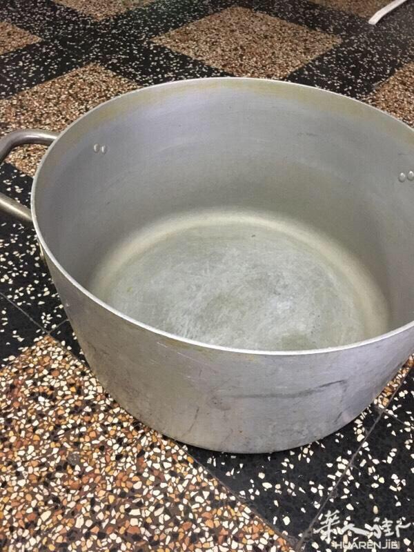 出售二手汤锅一个，八成新看上加微信714525867
