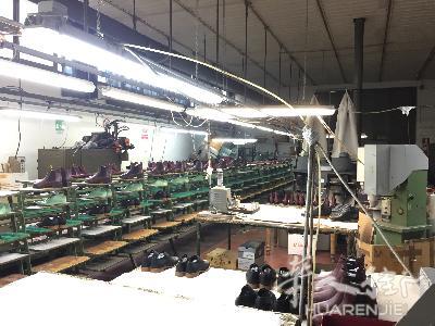 出售财产加鞋厂设备 – 在Arezzo市