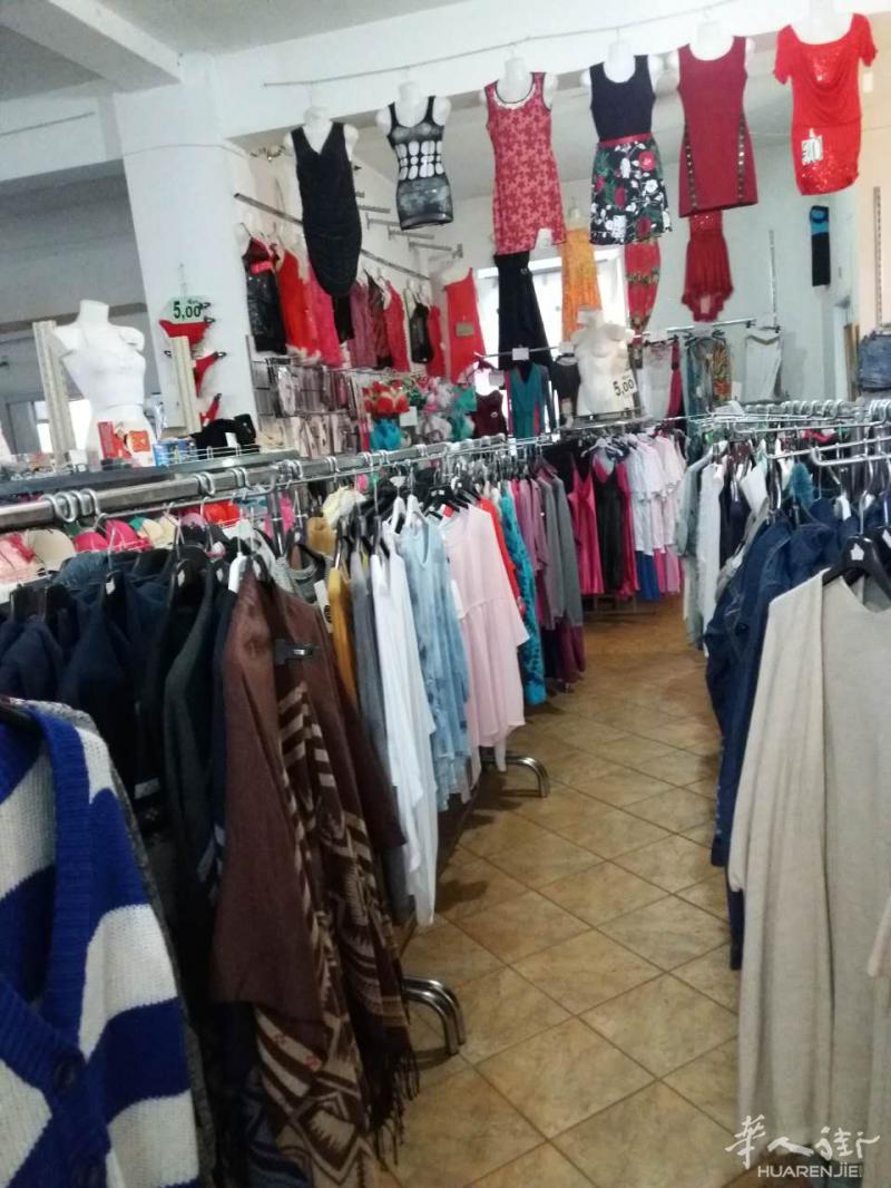 衣服店关门，有货处理