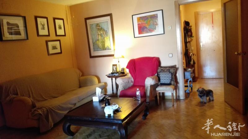 马德里, san sebastian de los reyes, 10号线地铁baunatal 步行3分钟。 2室一厅,前三室。 小区