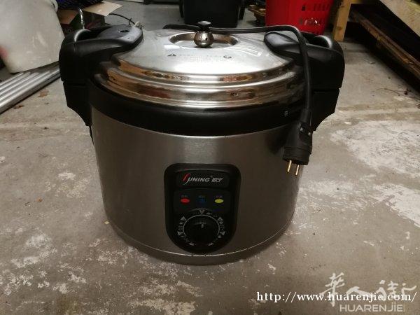 甩卖很多自助餐用的不锈钢器具