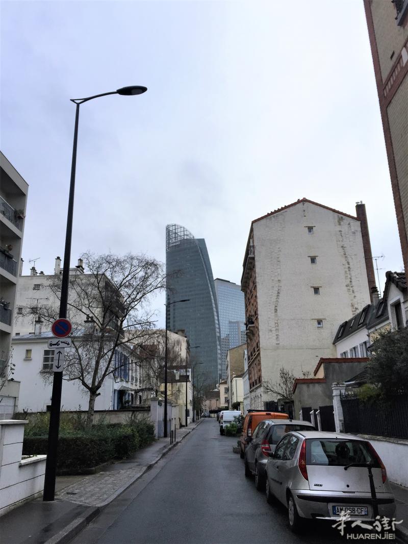 La défanse 附近 商用两用住宅出售，位置好