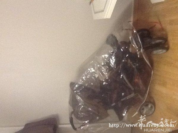 卖双人推车有雨篷€40，有很大的购物篮  ，0751280520