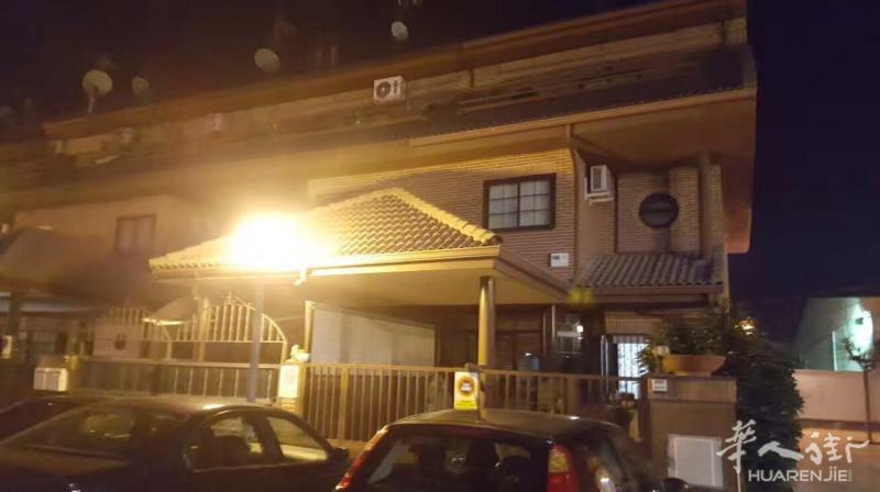 马德里南部TORREJON DE LA CALZADA街角别墅出售