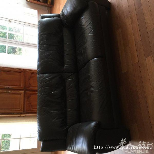 真皮沙發200€ 搬家轉讓 還有雙人被子 被套 乾淨10€
