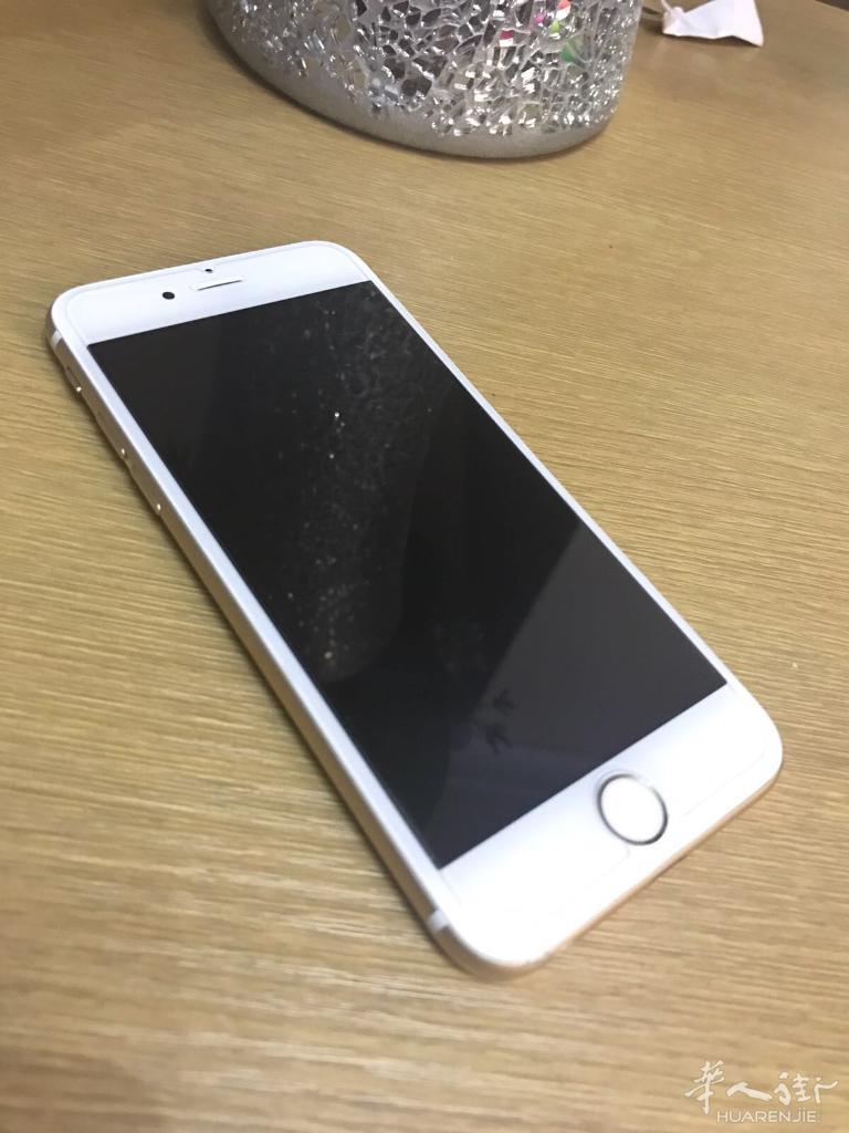 出售一台金色iphone 6s 64go