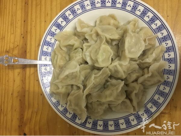 胶东水饺开张了，皮薄馅大，食材干净卫生新鲜，欢迎品