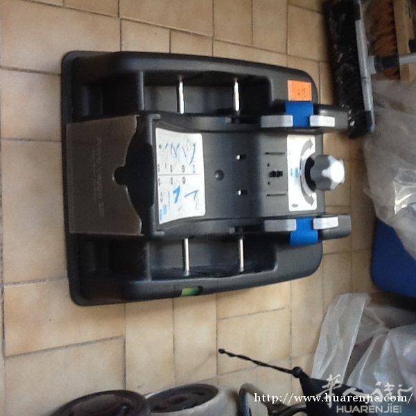 卖婴儿汽车安全座椅从0到13公斤€50，睡袋6个€30，0751280520