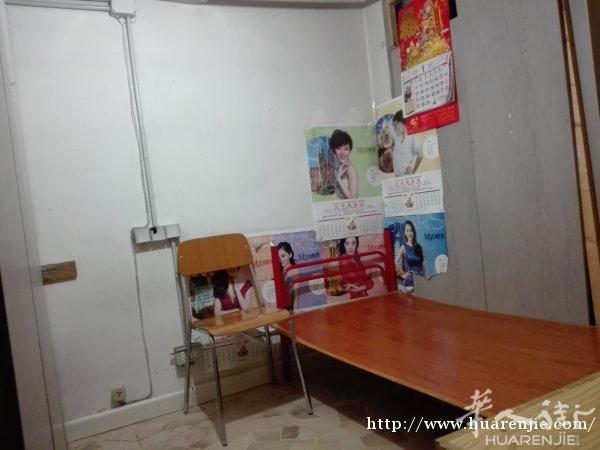 小房间