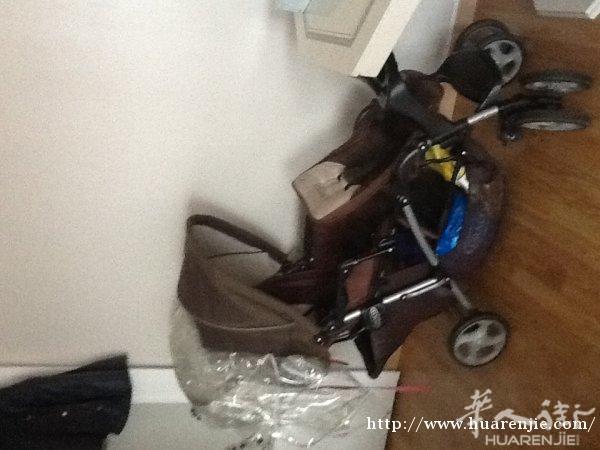 卖双人推车有雨篷€20，小孩电脑€15，0751280520