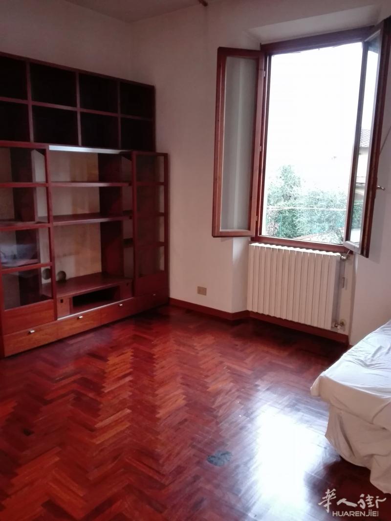 PRATO ZONA GRIGNANO 套房出售 三室一厅+阁楼+车位 16.5万