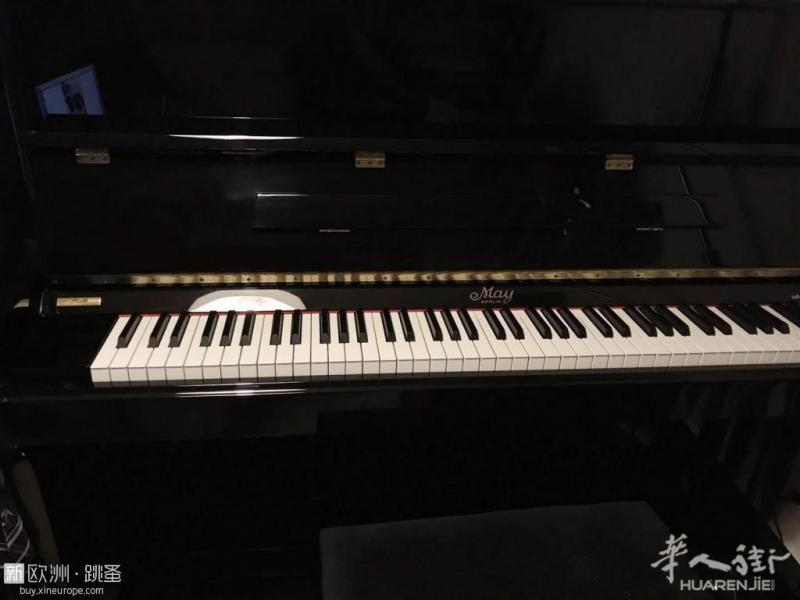 彻底回国9.5成新立式钢琴 出售