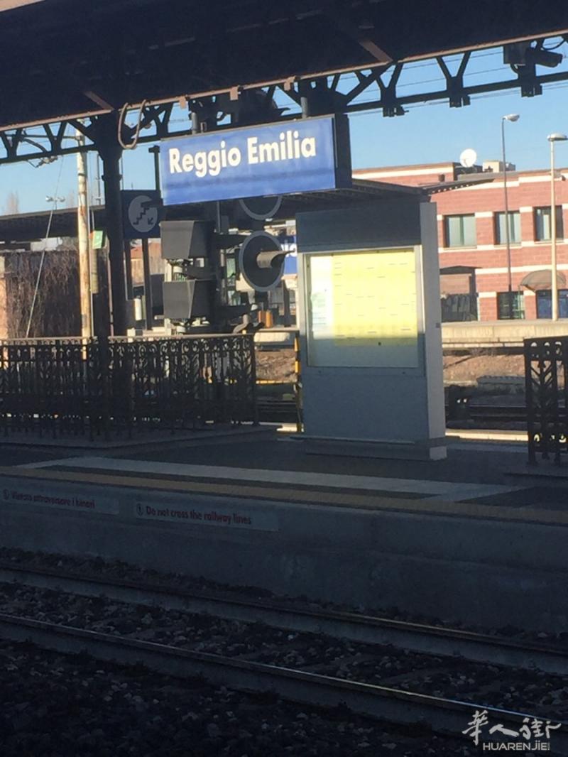本小店在Reggio Emilia火车站附近有家庭