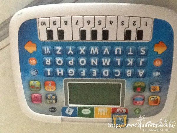 卖小孩玩具每个€10，电脑€15