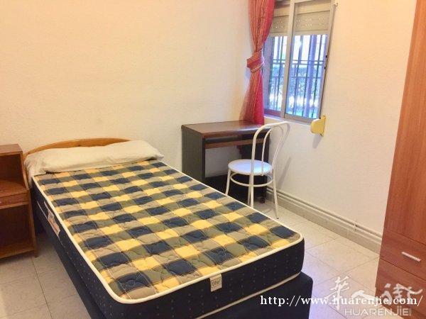 campamento离市中心4站。离地铁口400米