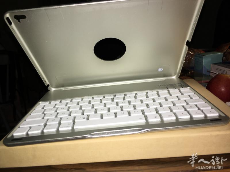 iPad 9.7 寸无线蓝牙键盘出售，30欧，