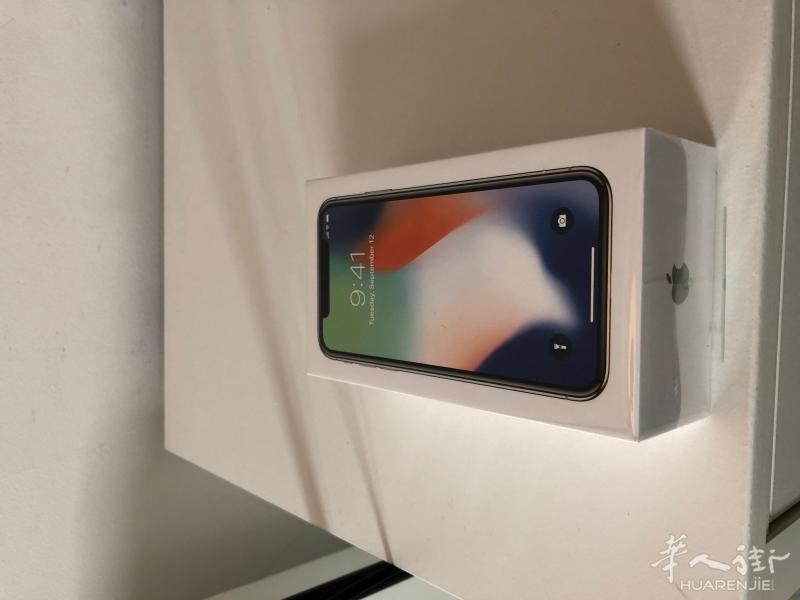 转让全新未拆封iphone x 64g黑色 900欧  可接受小刀