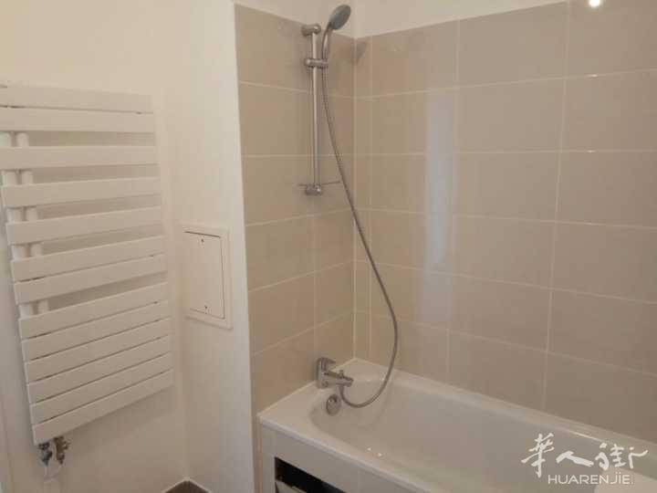 近Porte de la villette / 93区 Aubervillier, 全新兩房一厅出租,有中央暖气,有车位,地铁7号线行路7分钟