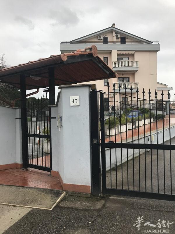 本人罗马有一套住房底价出售，位置anagnina