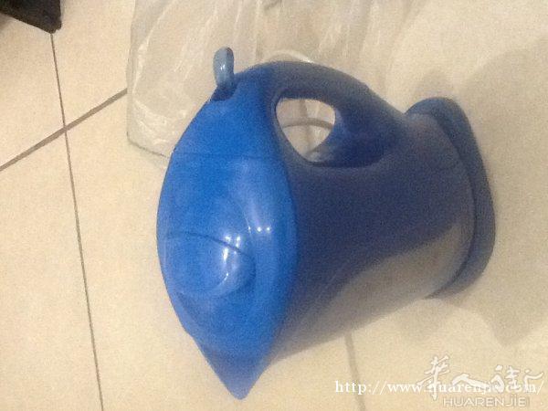 卖煮水壶€10送一个大锅和一煮水壶不可关但可以煮水