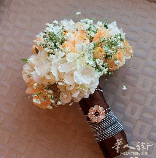(Le jardin de Clémence 实体店) 承接婚礼花艺，新娘手捧花，车花，桌花，胸花
