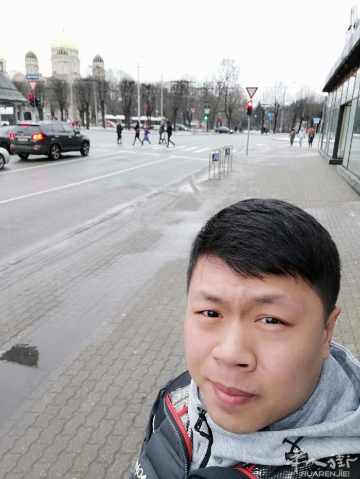 一个人的意大利  没事找人聊聊天  可以的话加个微信jc360492984