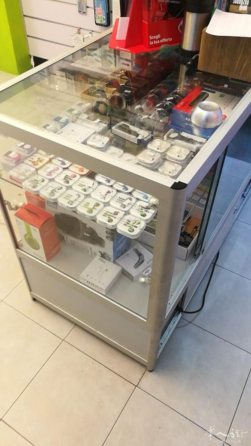 玻璃柜低价出售
