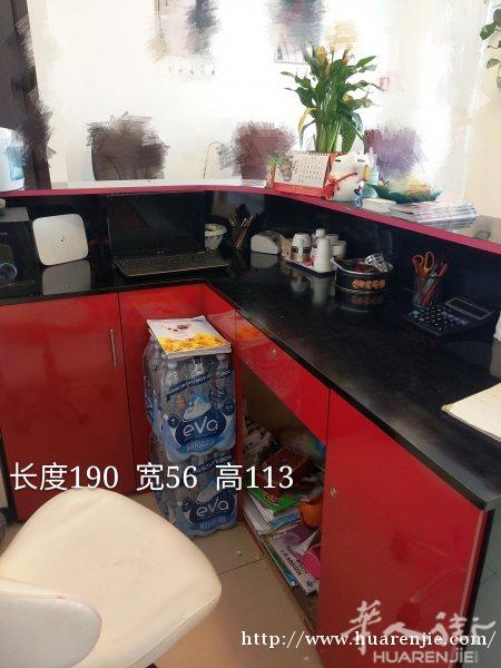 出售九成新收银台。