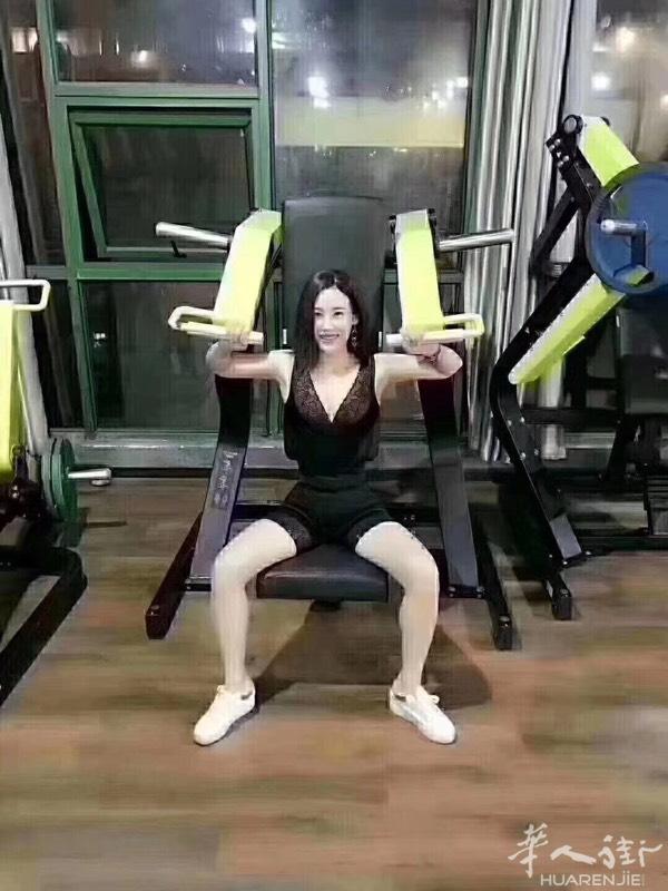 一件美人计多功能的内衣，可以当打底吊带，健身服，游