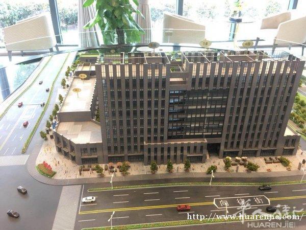 阿里巴巴对面的明火餐饮铺，五号线地铁口位置