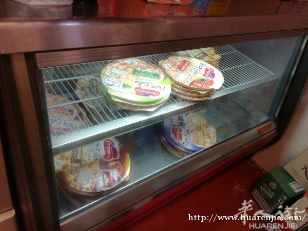 低价出售不锈钢卧式冰箱两个 30L热水器两个空调两个