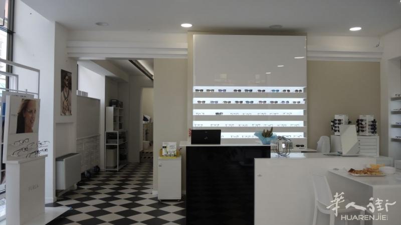 眼镜店（全面翻新过）