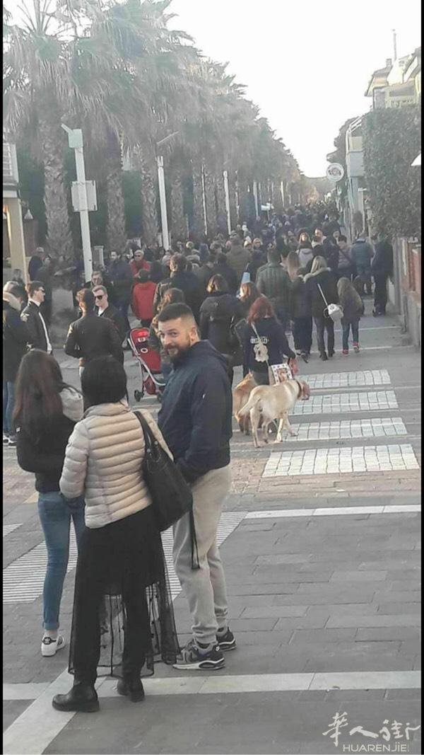 打包店转让，位于海滨旅游城市中心，面积35平方+外