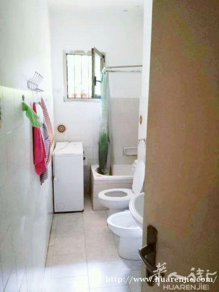 近via certosa 有房间出租，独立门窗，外面有阳台，楼下有1,12,40,,,交通方便，家具去全。