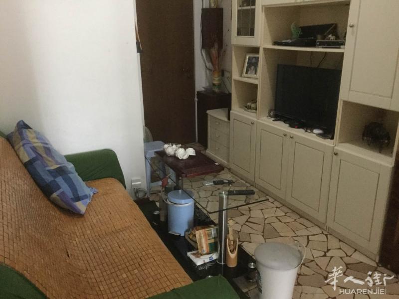 床位出租，找一个男学生