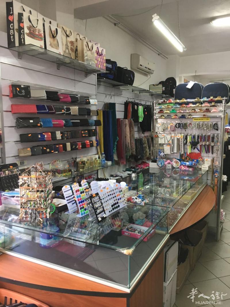 意大利南部城市服装店转让，带百货