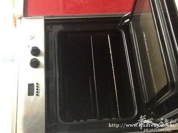 卖4眼电锅炉带烤箱indeset牌子和   Indection 买来€720，现卖€250是9成新，还多一个是烤箱和4眼电锅炉没有脸在一起的是另外的卖€100