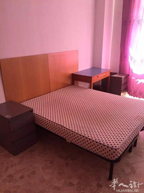 168餐馆附近有房间搭铺.交通方便.附近有超市.住