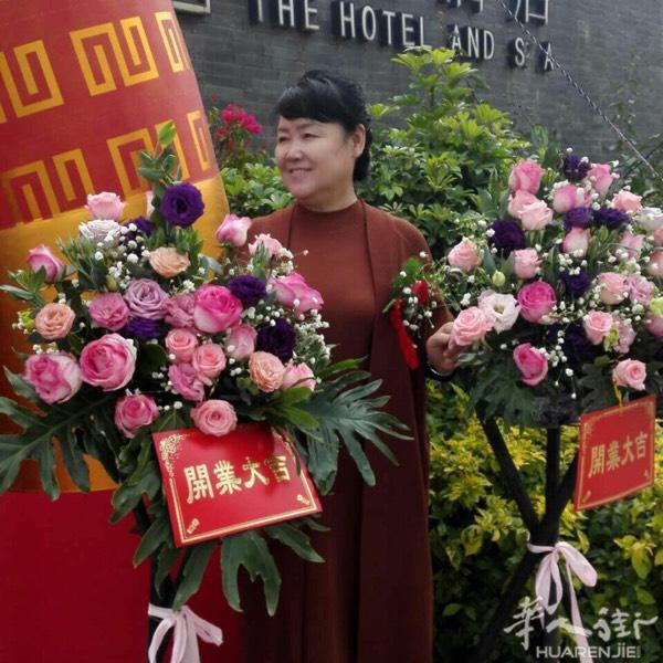 女，东北人50多岁，身高164，相貌端庄，欲寻德国